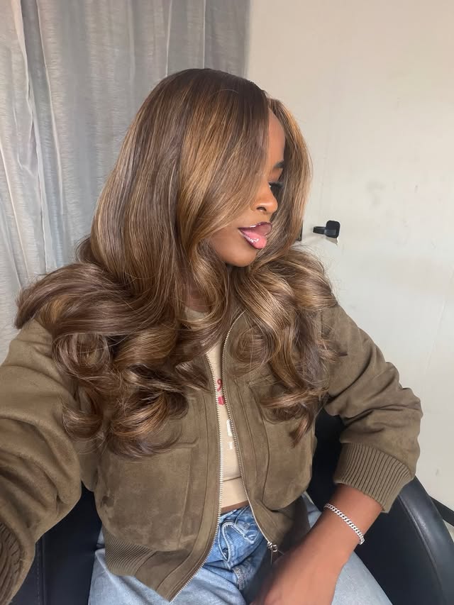 Kliënt dra Raisa se Haarboutique